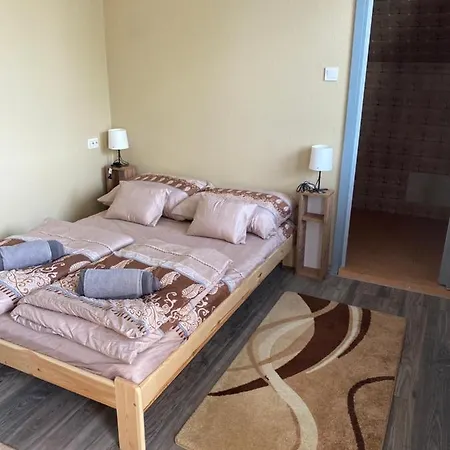 Mini-mal Vendeghaz Vendégház *